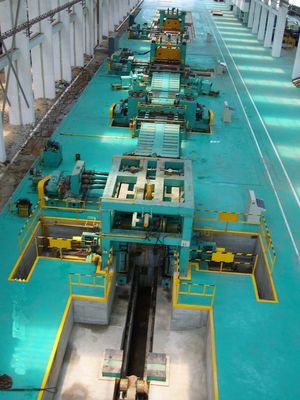 CNC-Produktionslinie für das Ausgleichs- und Schneiden von warmgewalzten Stahlblechen