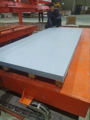 20-40 m/min Schneidgeschwindigkeit 1550 mm Kaltwalzen Flying Shear für 0,25 mm-2,3 mm Metall Spirale Schneiden