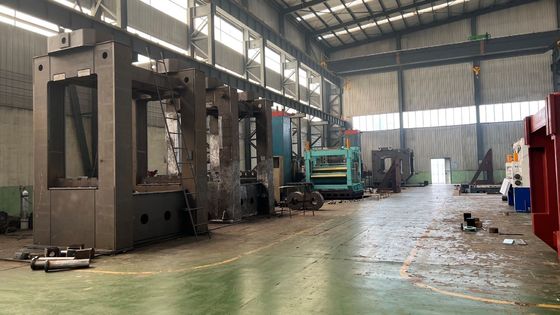 Stahlspulenhalter für das Abflachen und Umwickeln von Metallblechen in der Automobilindustrie