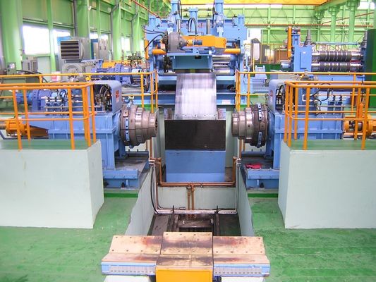 Maschine zur hydraulischen Scheren von Plattenschichten aus Metall