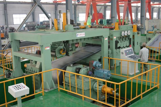 Maschine zur hydraulischen Scheren von Plattenschichten aus Metall