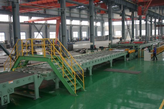 Maschine zur hydraulischen Scheren von Plattenschichten aus Metall