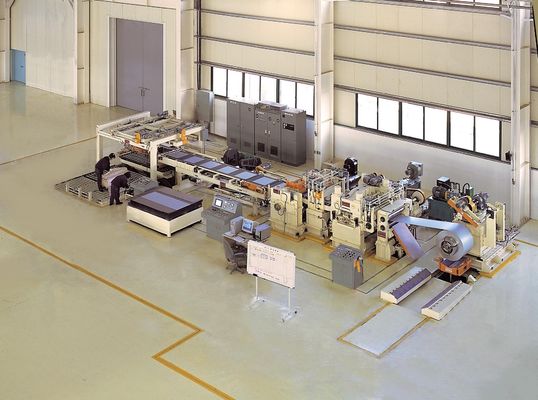 Scheren von Stahlspulen mit 380 V und 3 mm Materialdicke