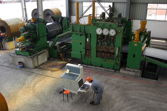 Automatische Schneidmaschine für das Schneiden von Stahlspulen