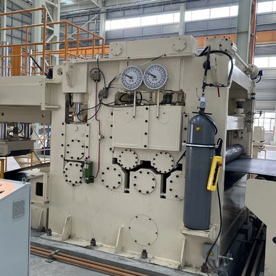 Maschine zum Schneiden von Spulen mit Stahlbauwerk-Gang-Ebenelierungsvorrichtung für die Entwickelung
