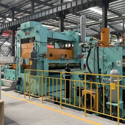 Maschine zum Schneiden von Metallspulen für das Scheren und Nivellieren von Stahlspulen Präzision ± mm/m 1 ± mm/m