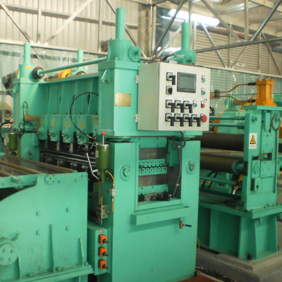 Schnittmaschine für Stahlspulen mit Schereinheit und Nennleistung von 681 kW
